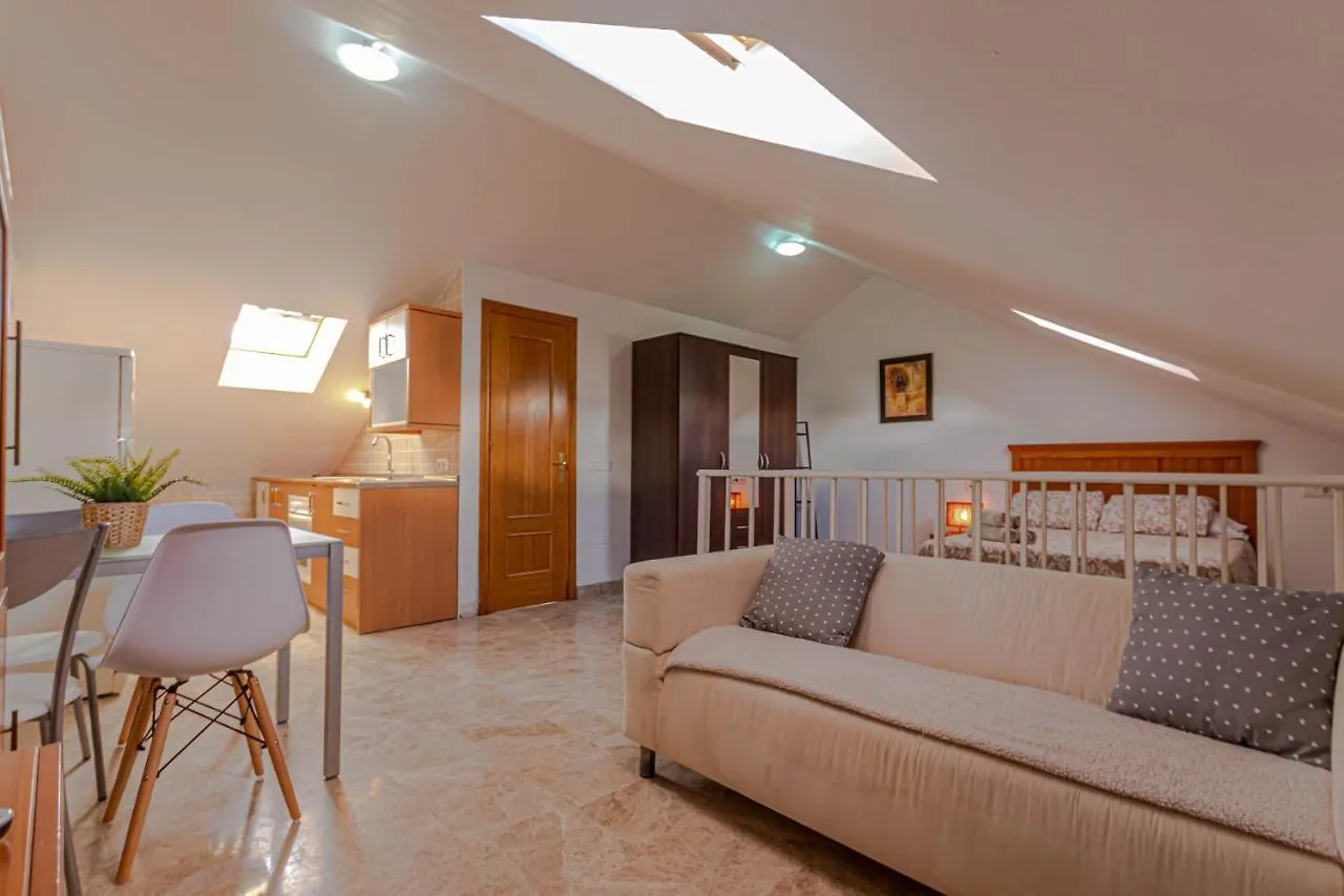797 Holiday Rentals- Duplex Para 7 En La Carihuela A 1 Min De La Playa トレモリノス 0*,