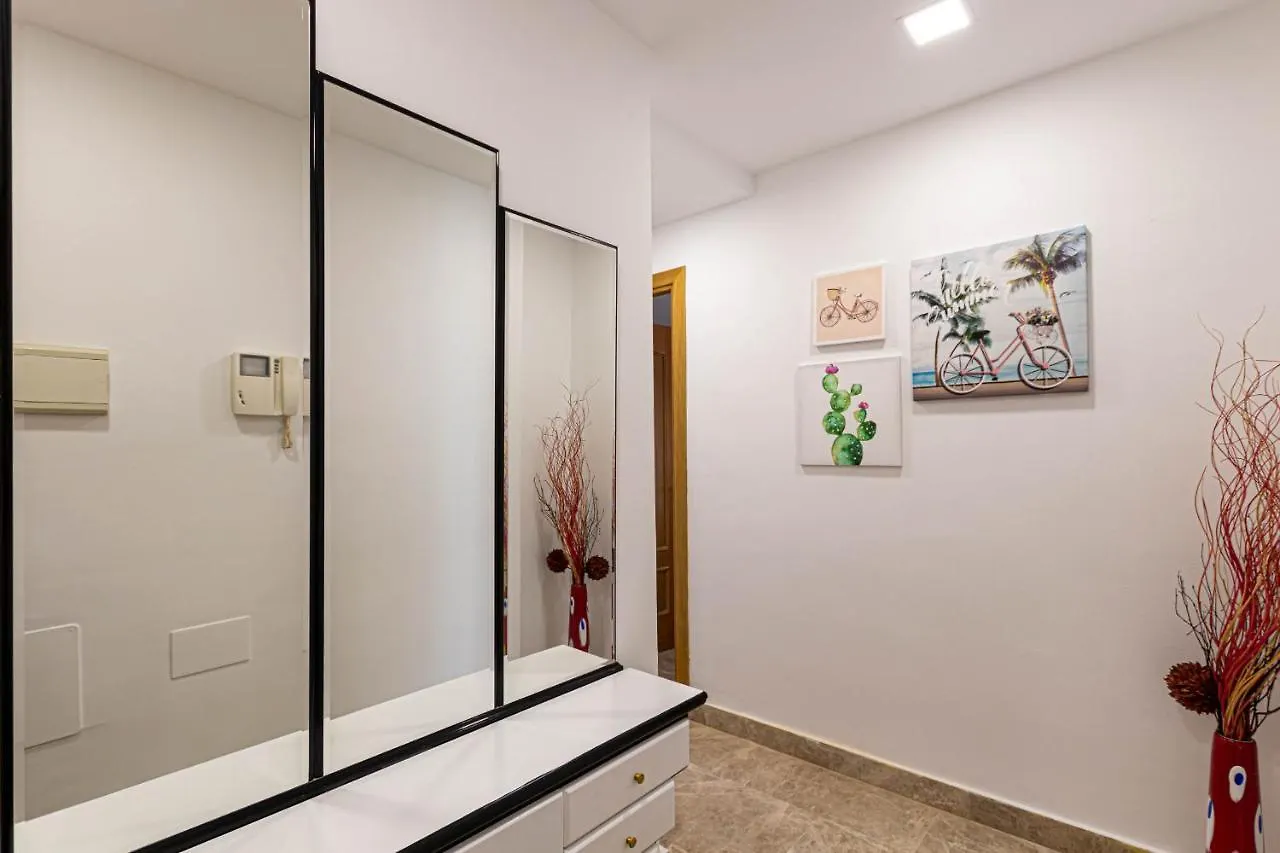 Apartment 797 Holiday Rentals- Duplex Para 7 En La Carihuela A 1 Min De La Playa Torremolinos